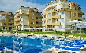 Аппартамент Pines Beach Resort